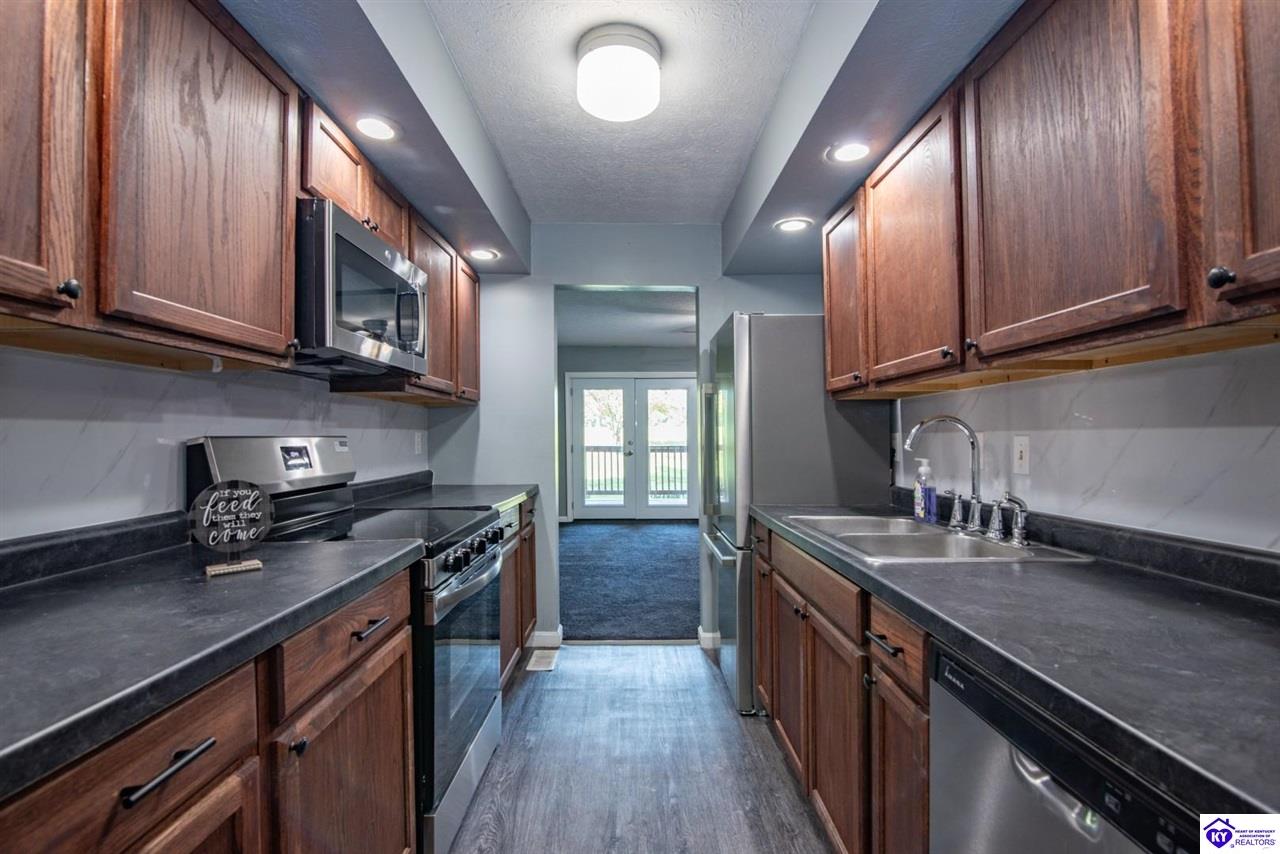 389 Piping Rock Road Property Photo 13