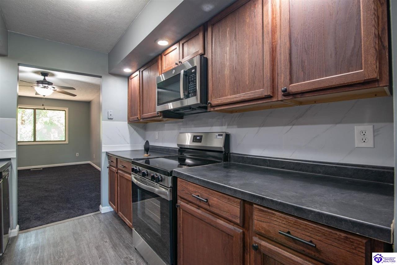 389 Piping Rock Road Property Photo 14
