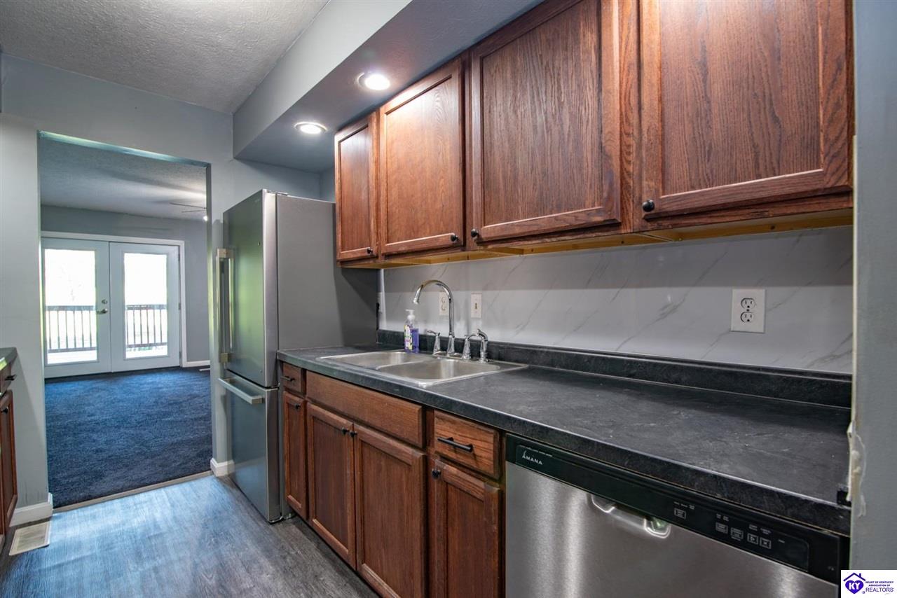 389 Piping Rock Road Property Photo 15