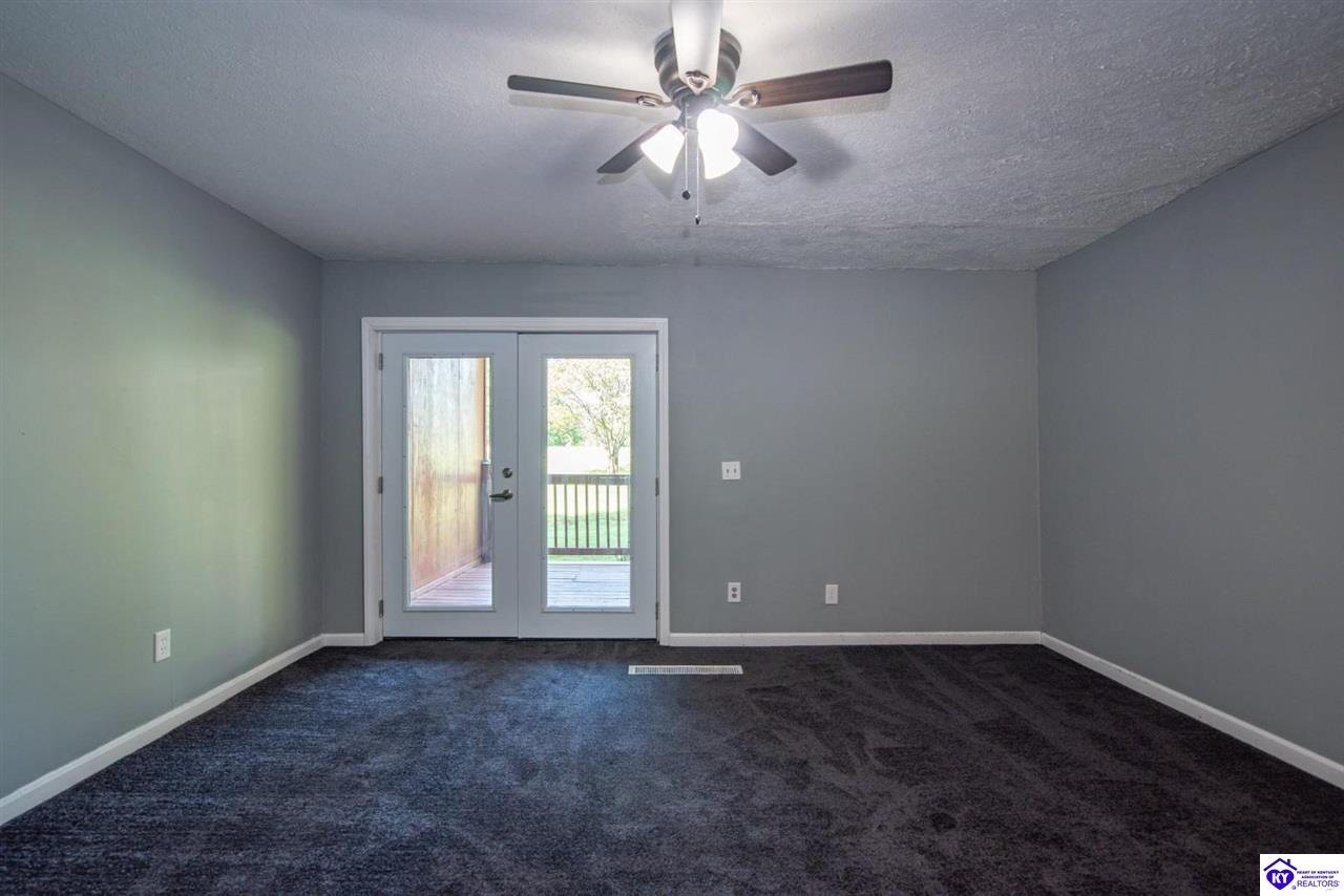 389 Piping Rock Road Property Photo 16
