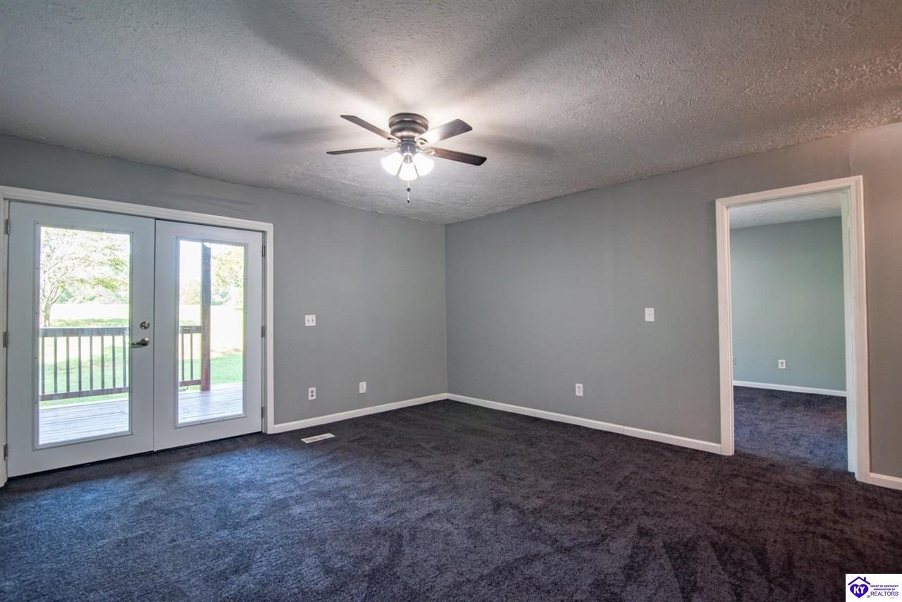 389 Piping Rock Road Property Photo 17