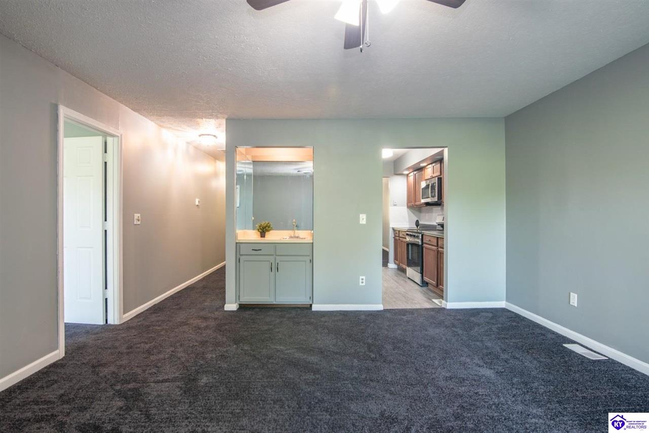 389 Piping Rock Road Property Photo 19