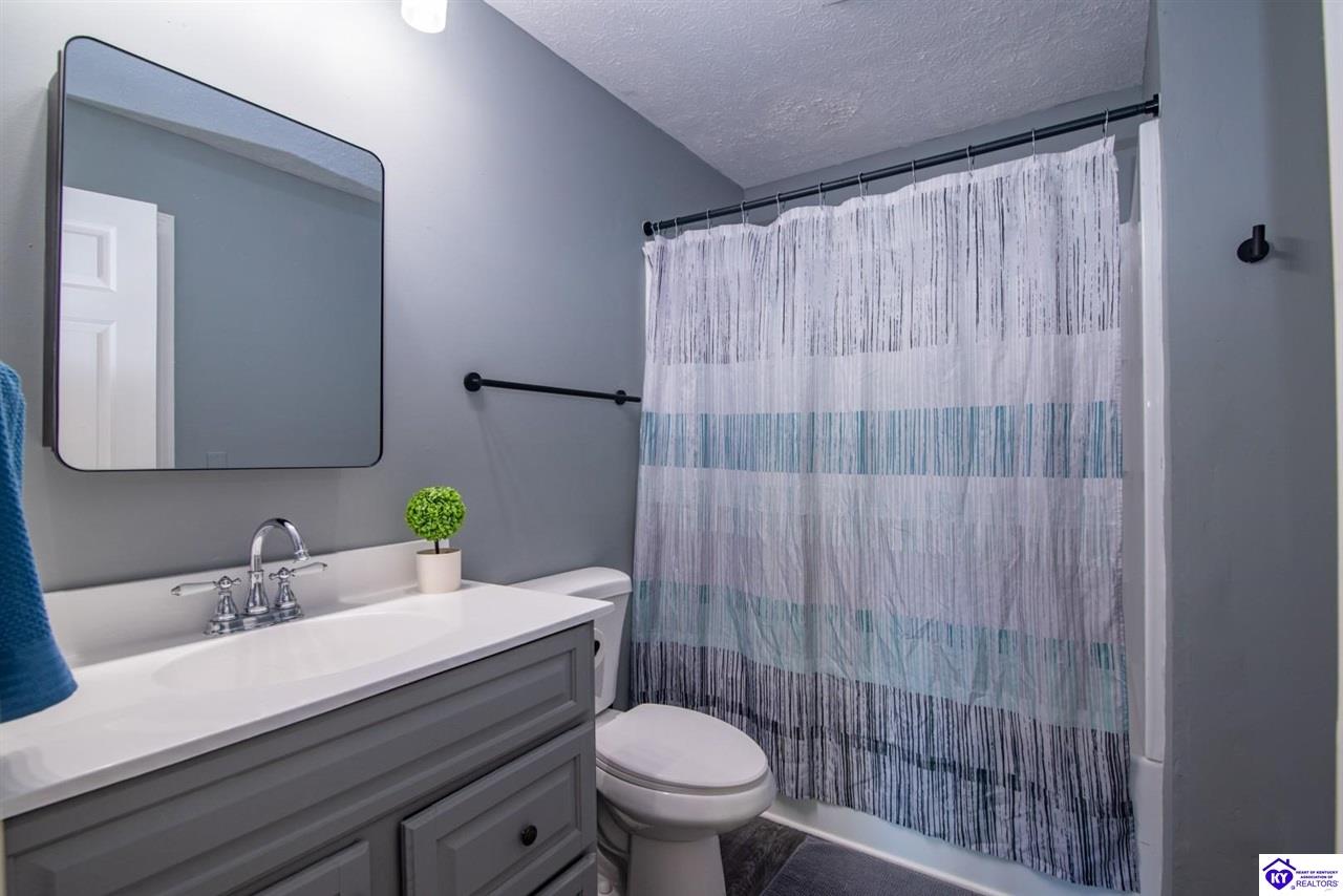 389 Piping Rock Road Property Photo 28