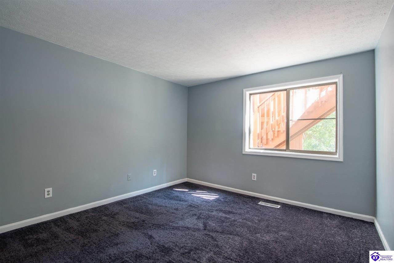 389 Piping Rock Road Property Photo 31
