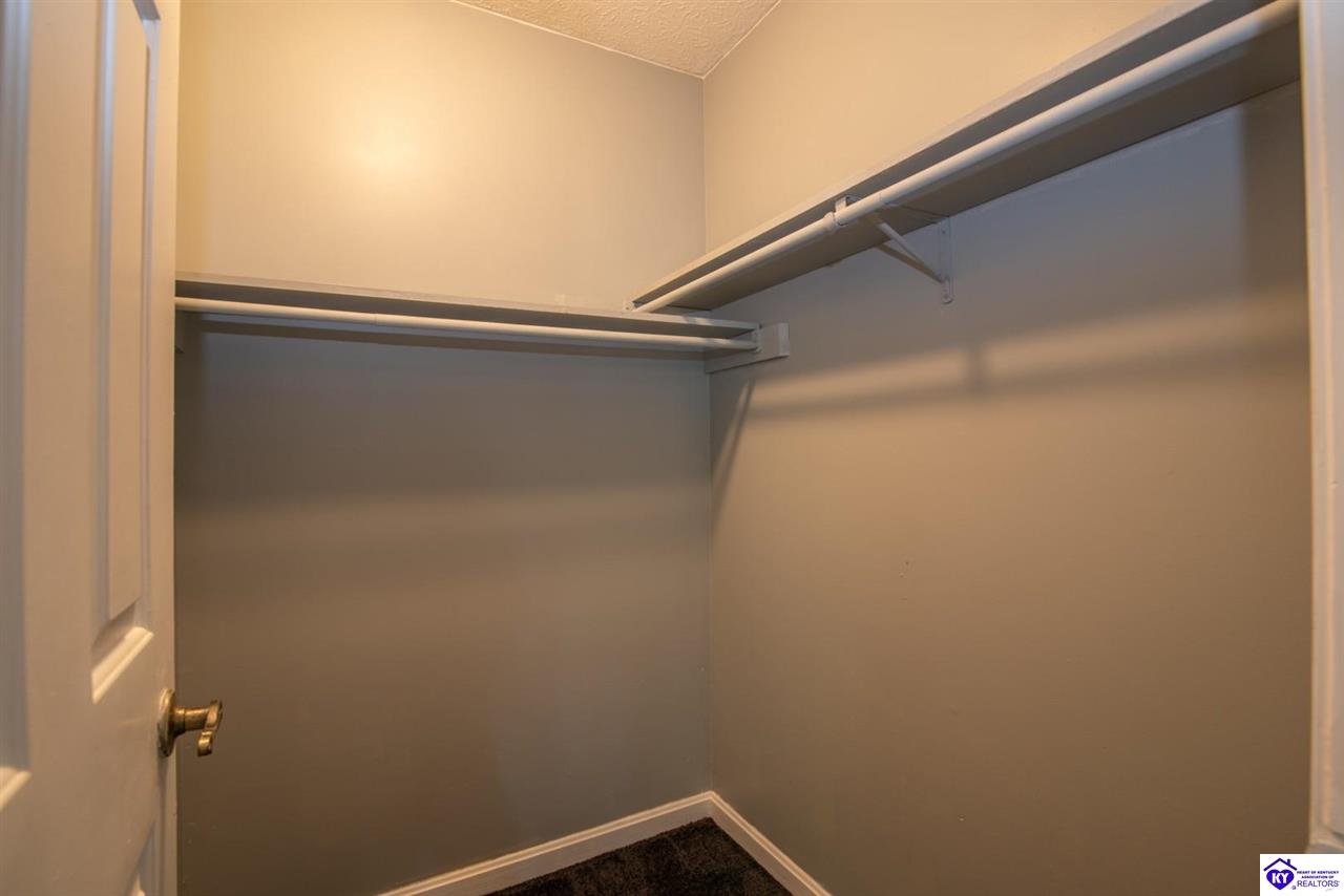 389 Piping Rock Road Property Photo 33