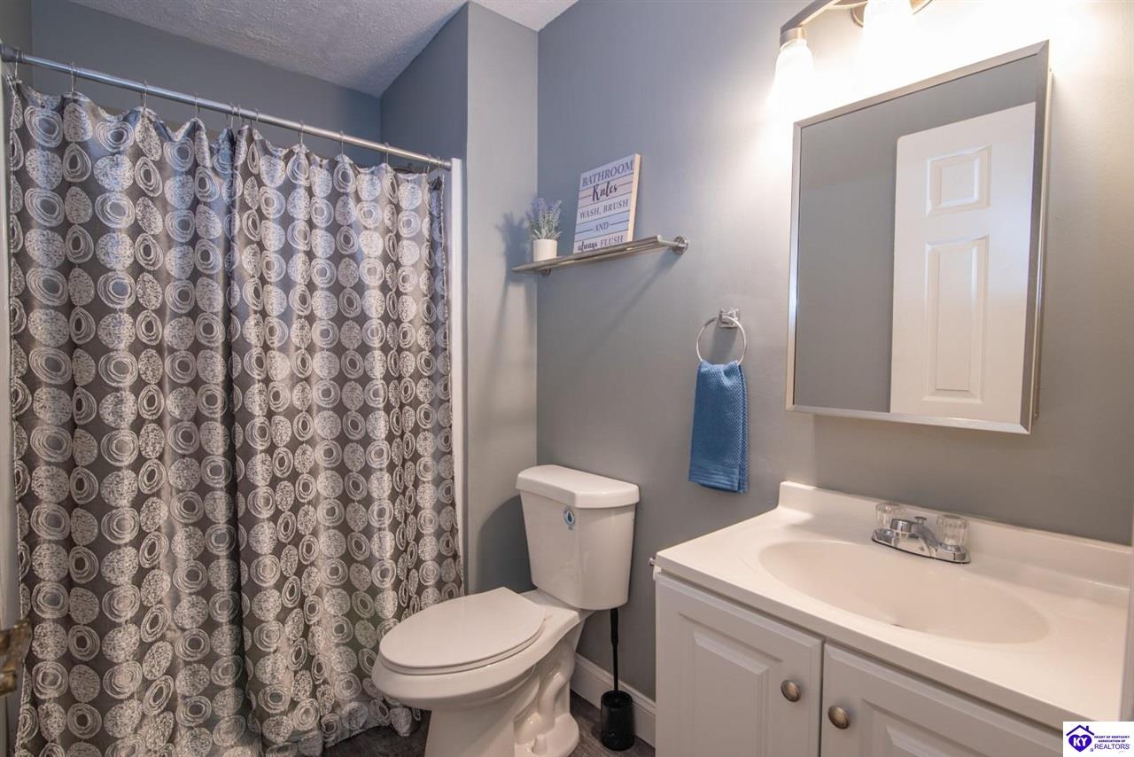 389 Piping Rock Road Property Photo 35