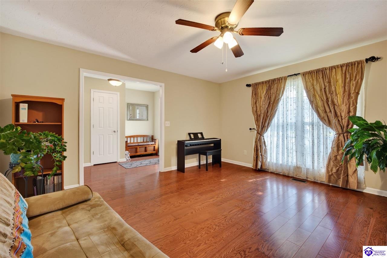 403 Jey Drive Property Photo 10