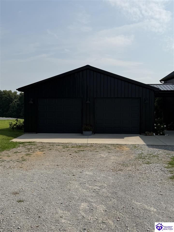 404 Franklin Road Property Photo 5