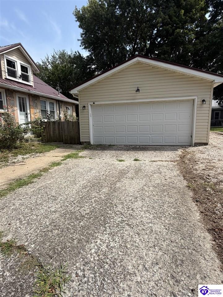 124 W Forest Avenue Property Photo 4