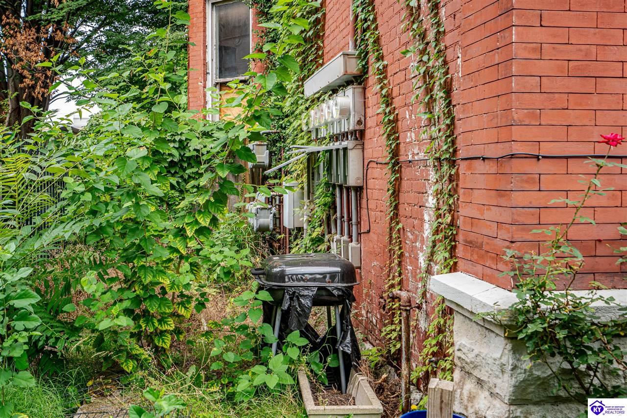 938 S 1st Street Property Photo 4