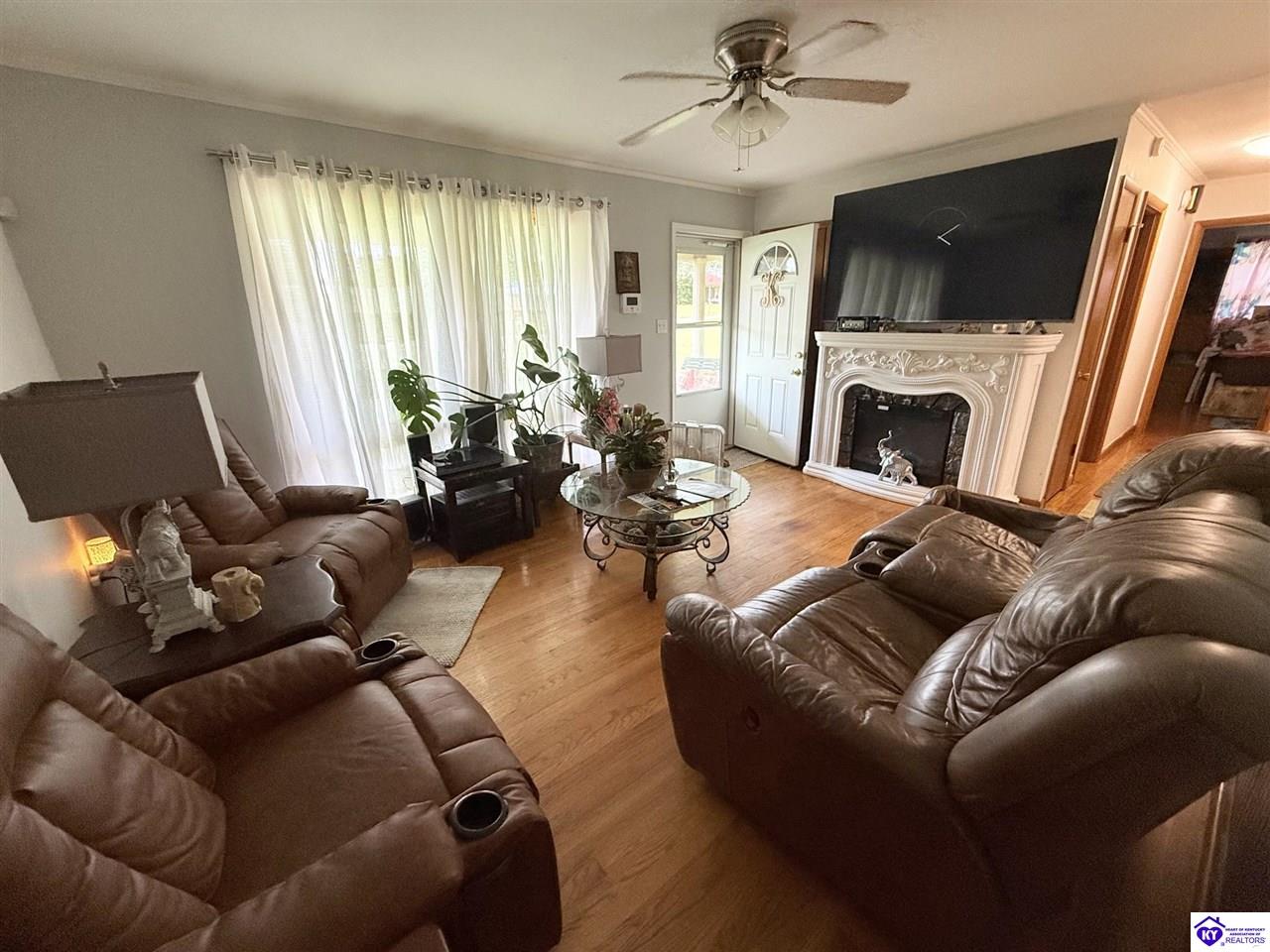 53 Pine Street Property Photo 2