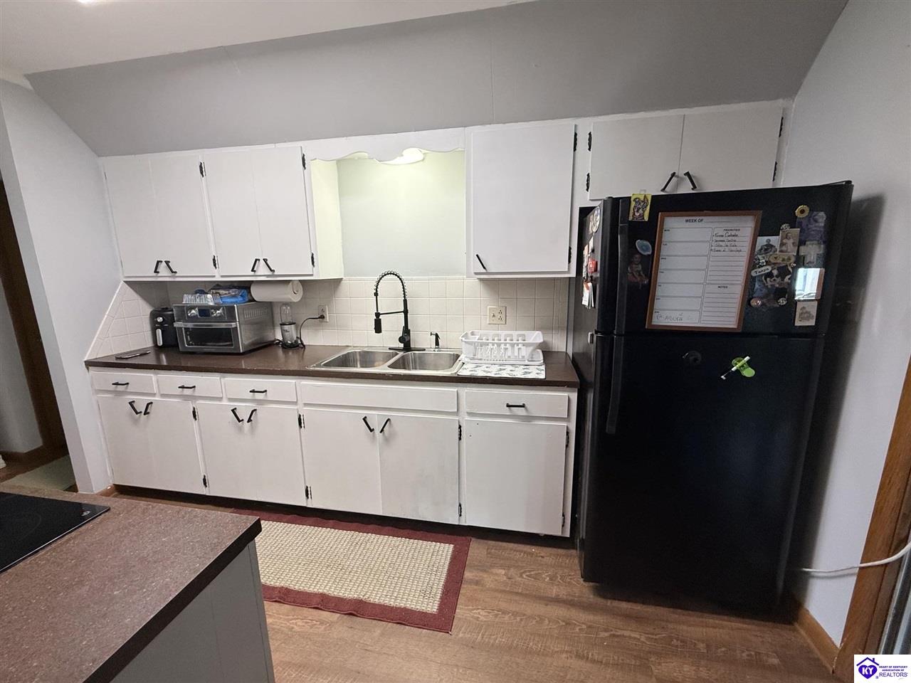 53 Pine Street Property Photo 4
