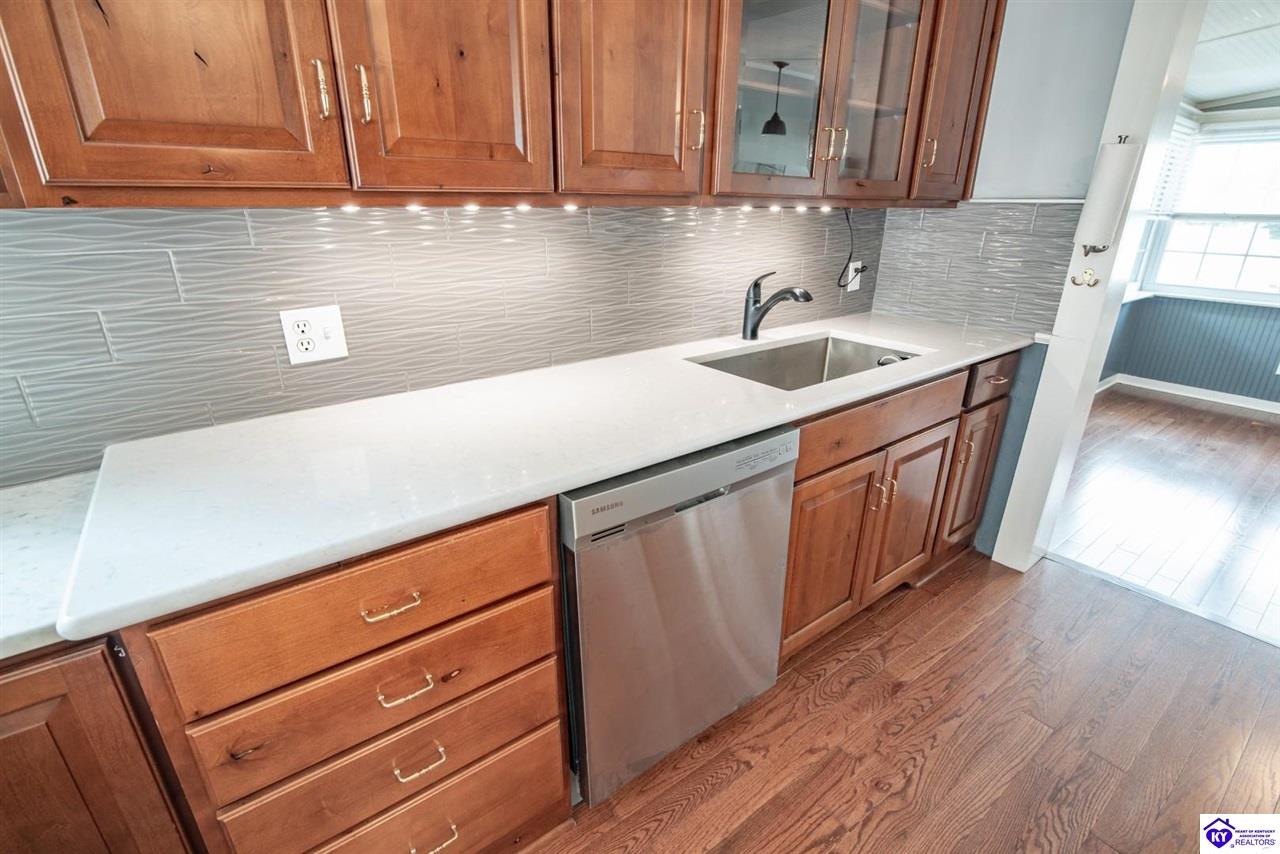 125 S Maple Street Property Photo 8