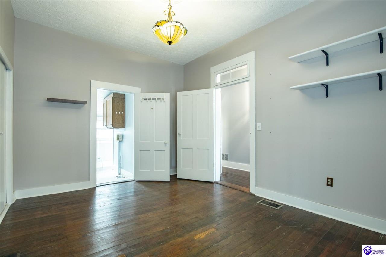 125 S Maple Street Property Photo 20