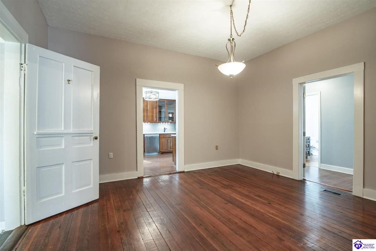 125 S Maple Street Property Photo 23