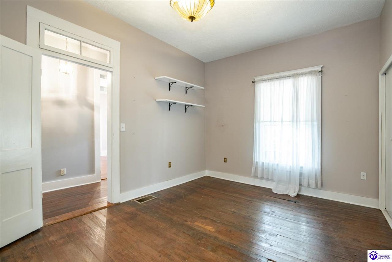 125 S Maple Street Property Photo 24