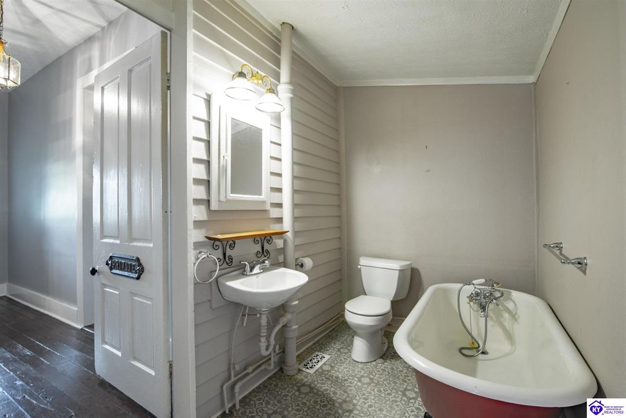 125 S Maple Street Property Photo 26