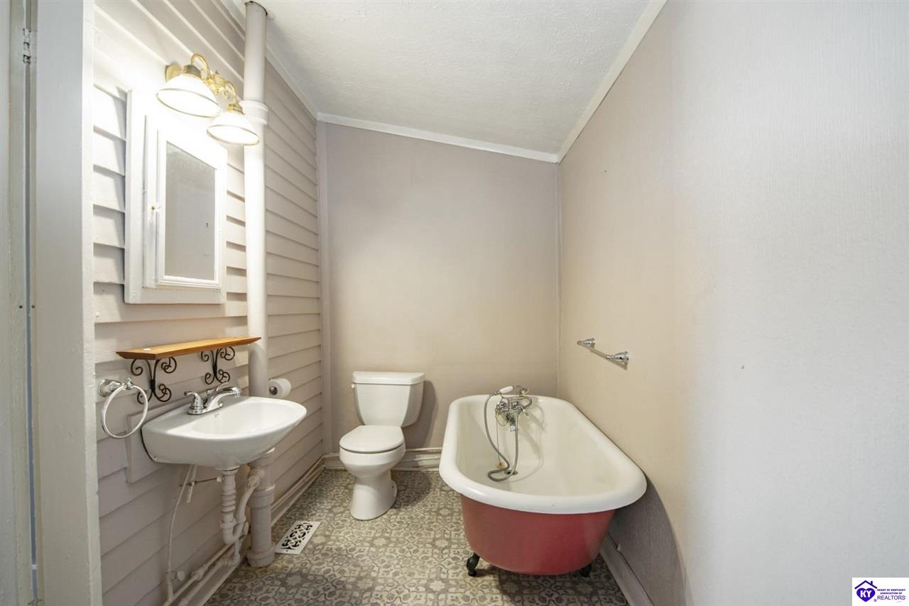125 S Maple Street Property Photo 28
