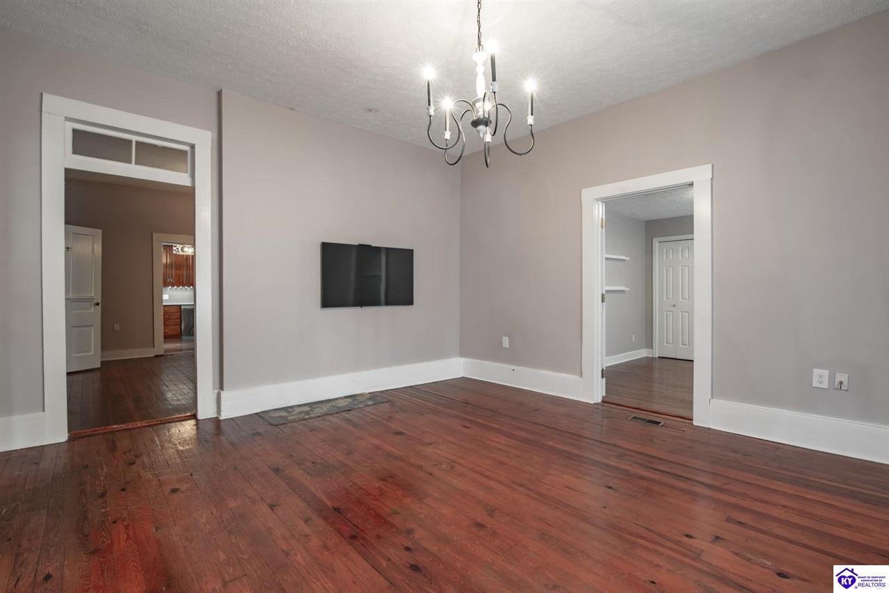 125 S Maple Street Property Photo 30
