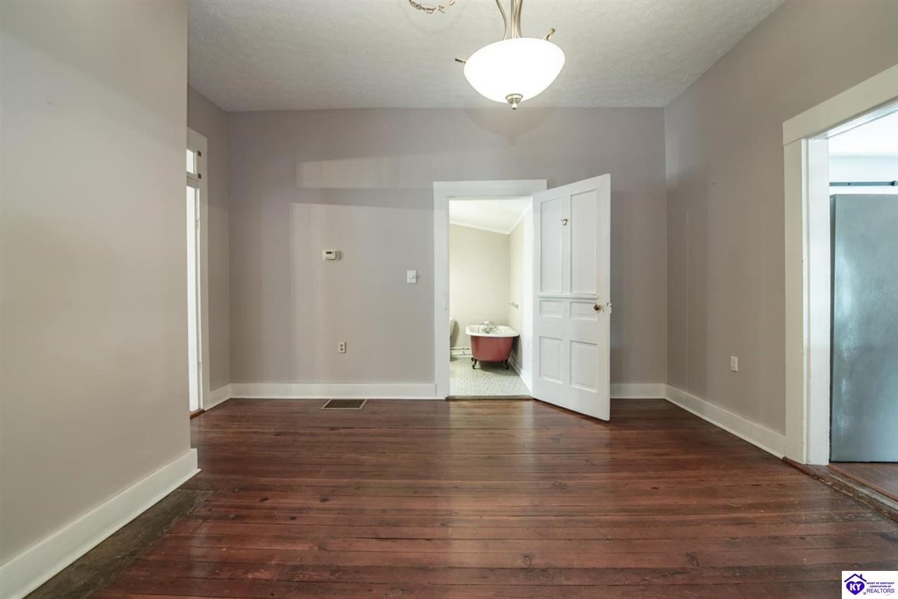 125 S Maple Street Property Photo 31