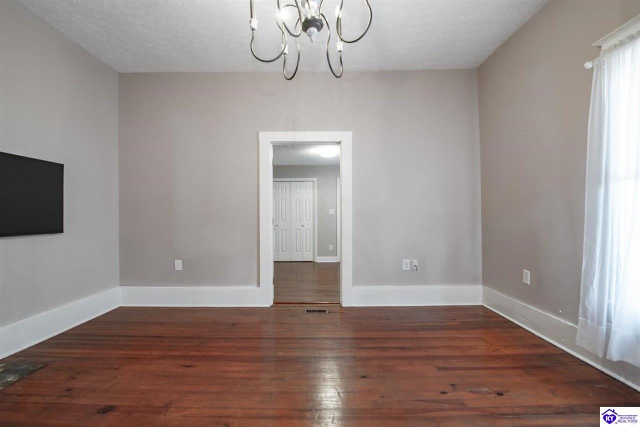 125 S Maple Street Property Photo 32