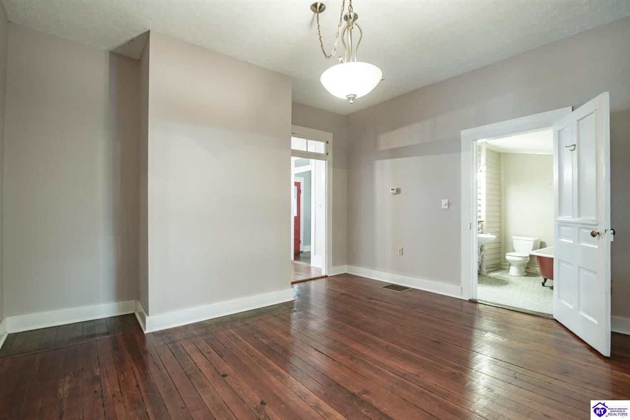 125 S Maple Street Property Photo 33