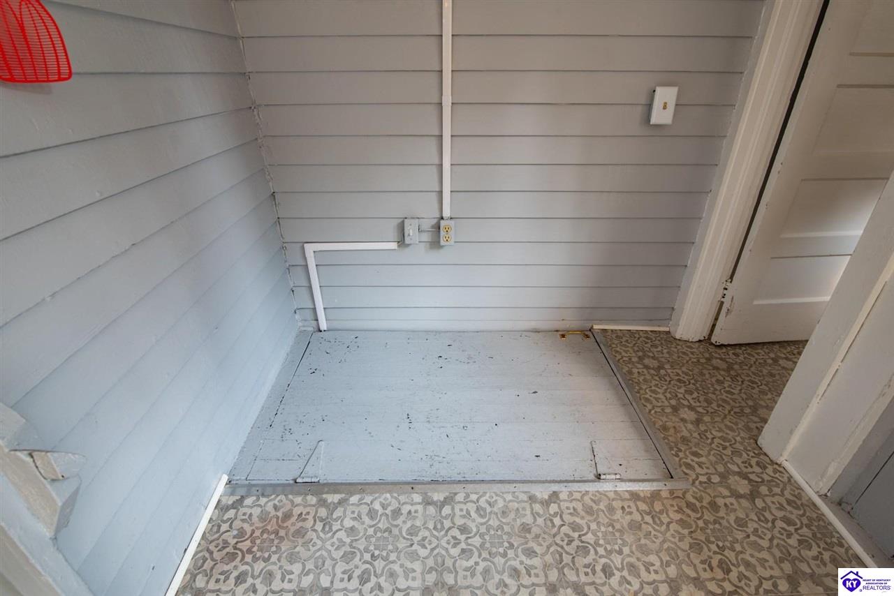 125 S Maple Street Property Photo 41