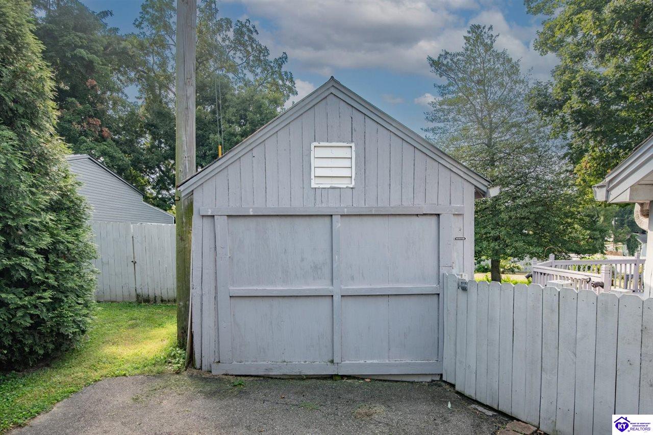 125 S Maple Street Property Photo 45