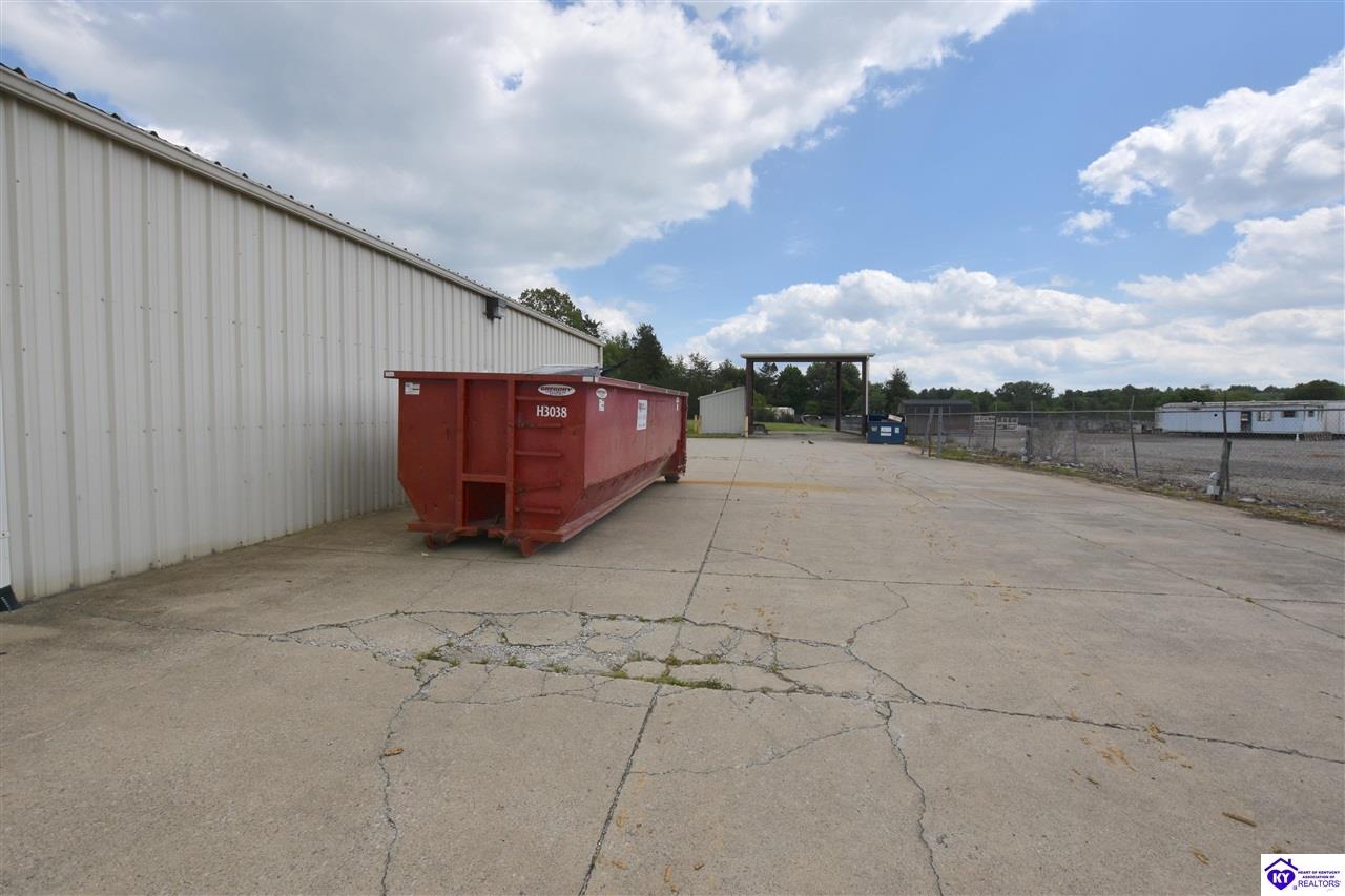6270 N Dixie Highway Property Photo 30