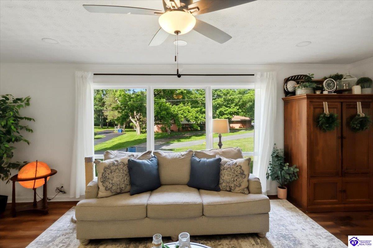 804 Hillview Drive Property Photo 4