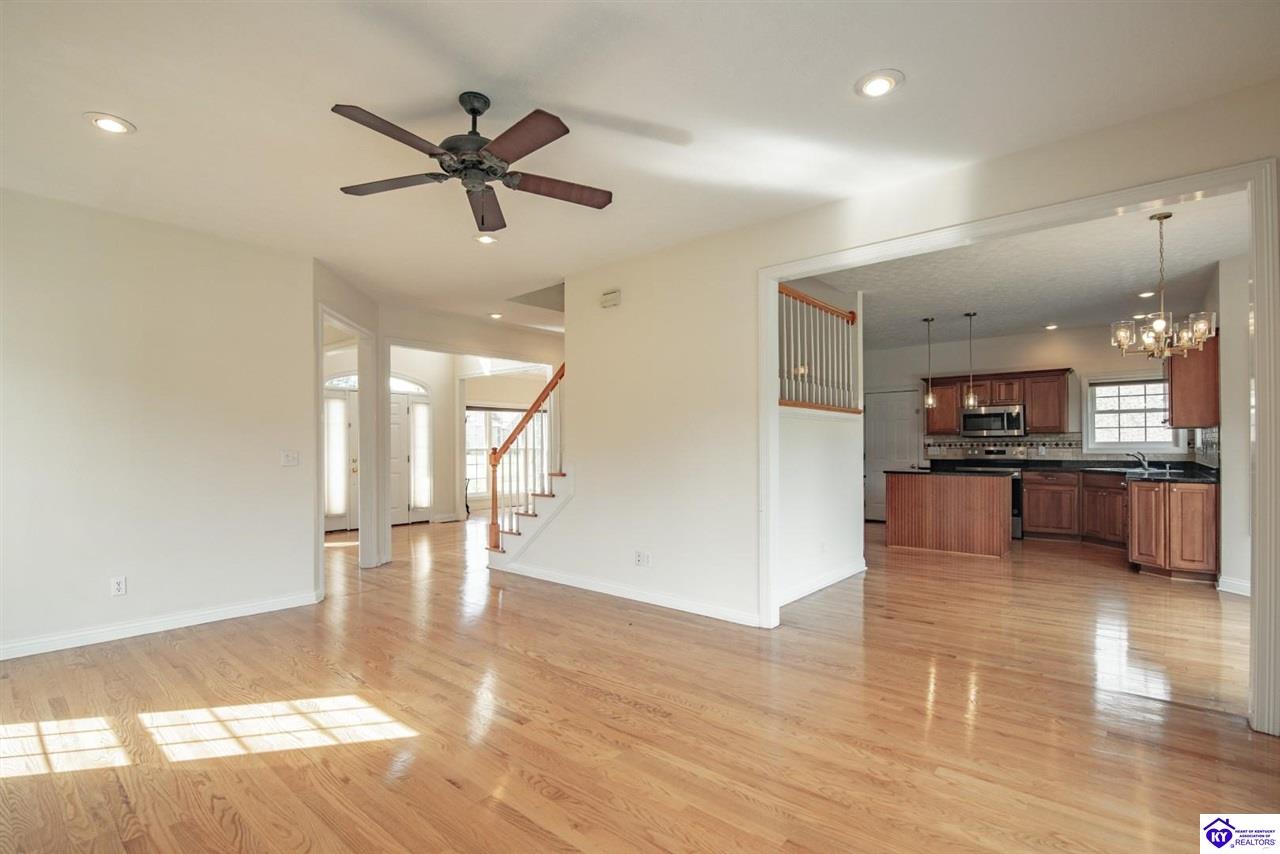 427 Deer Run Way Property Photo 4