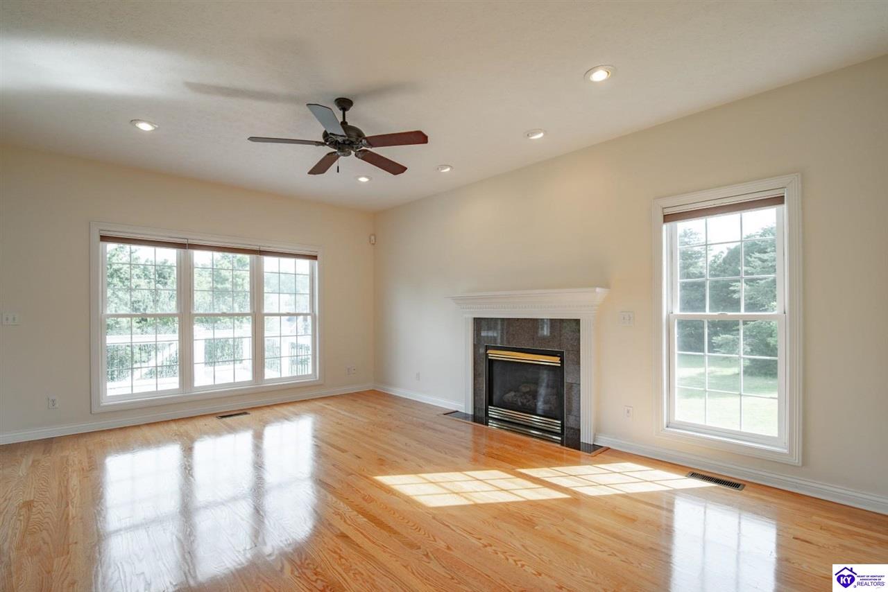 427 Deer Run Way Property Photo 6
