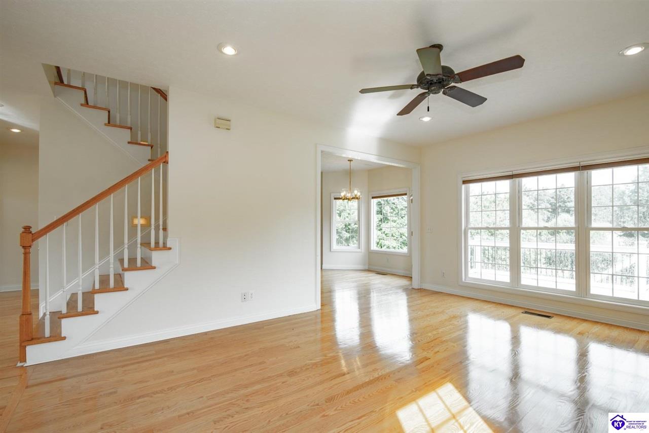 427 Deer Run Way Property Photo 7