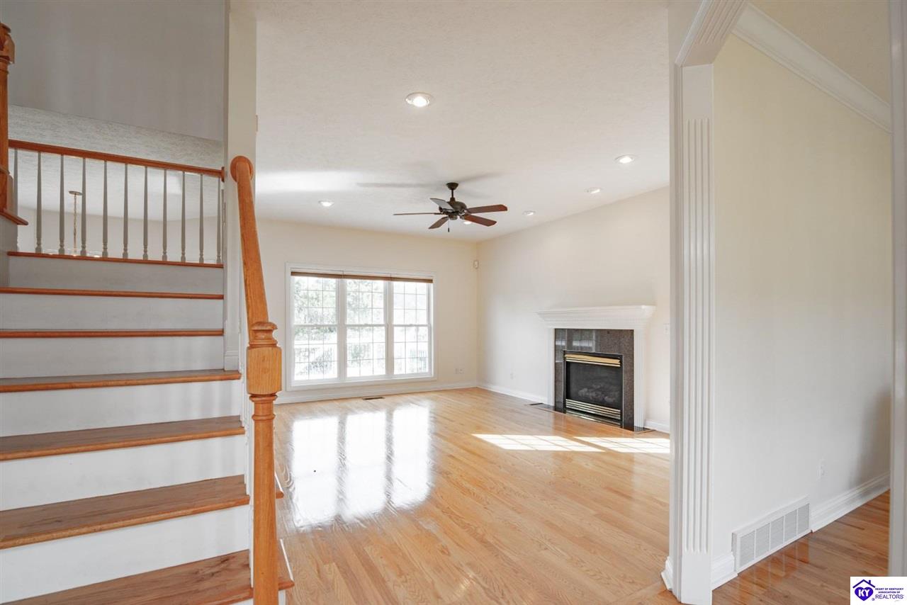 427 Deer Run Way Property Photo 8