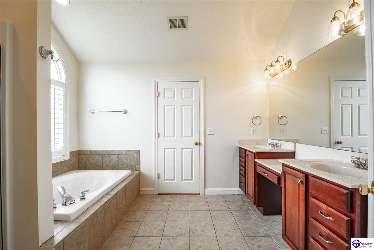 427 Deer Run Way Property Photo 34
