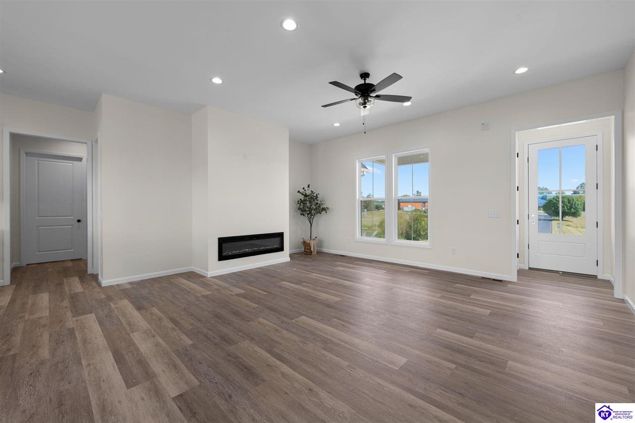 414 Greenhill Street Property Photo 2