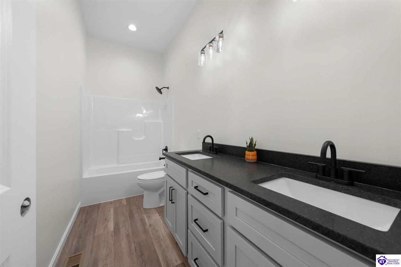 414 Greenhill Street Property Photo 23