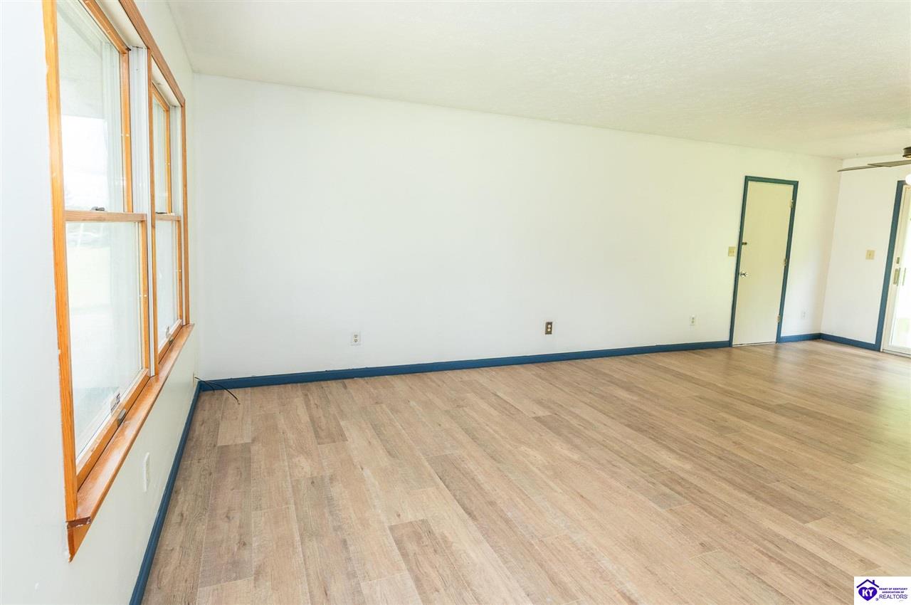 558 Pearman Avenue Property Photo 4