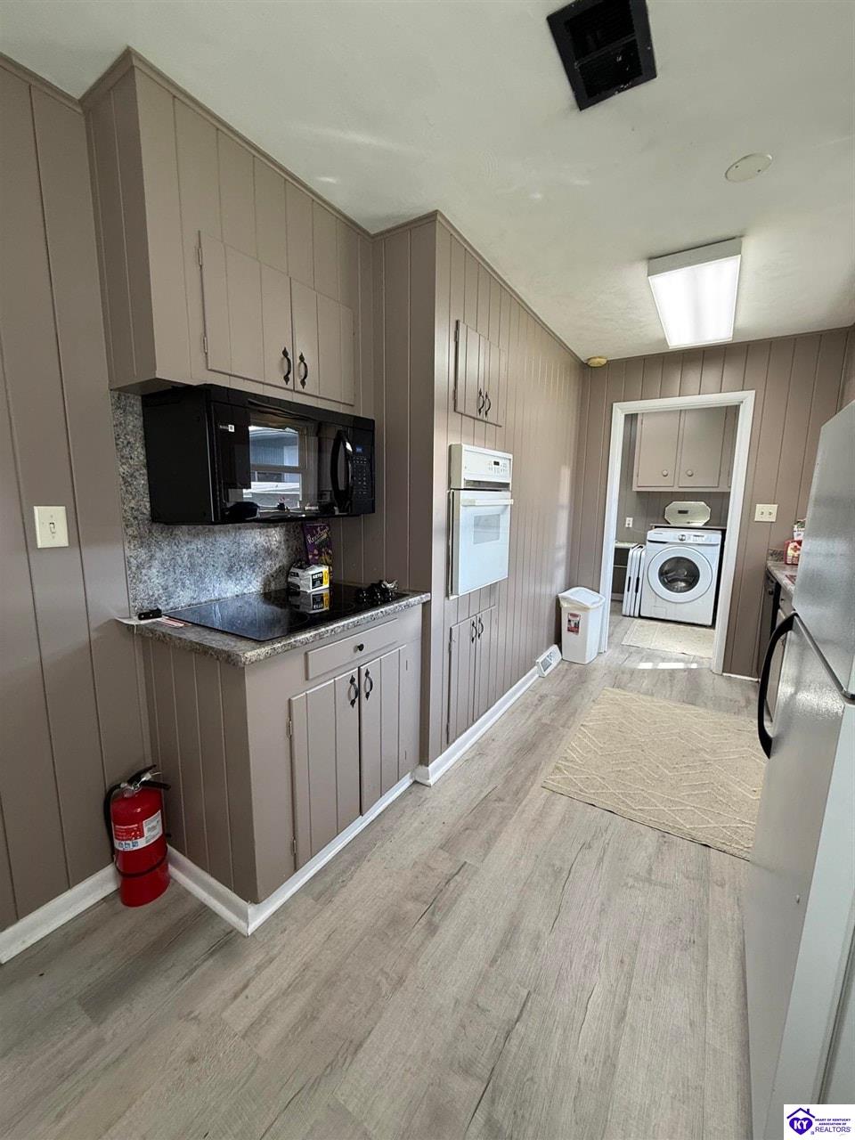 100 Wall Street Property Photo 27