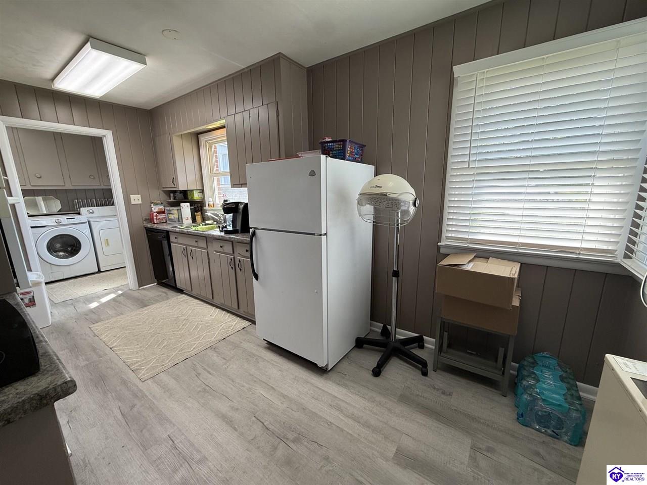 100 Wall Street Property Photo 28