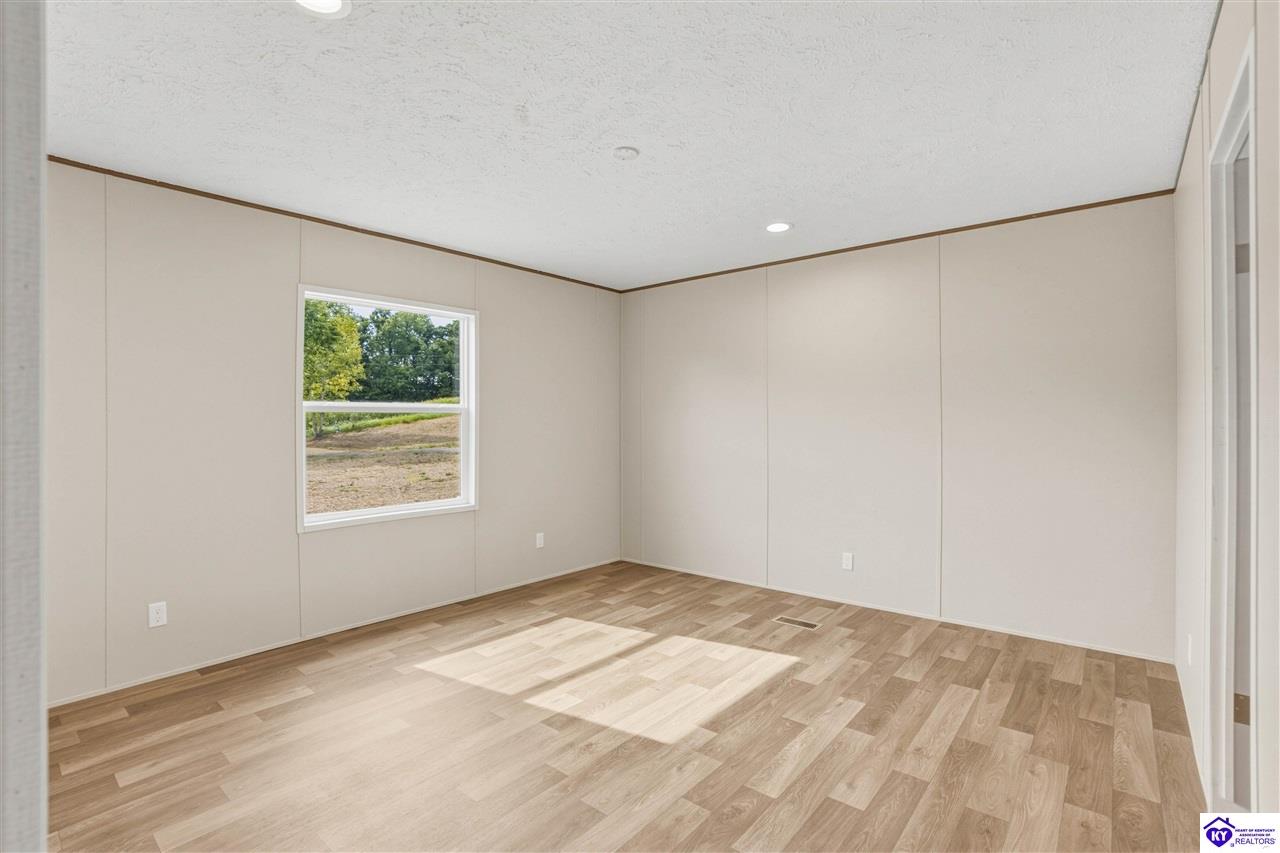 2487 Fallen Timber Road Property Photo 32