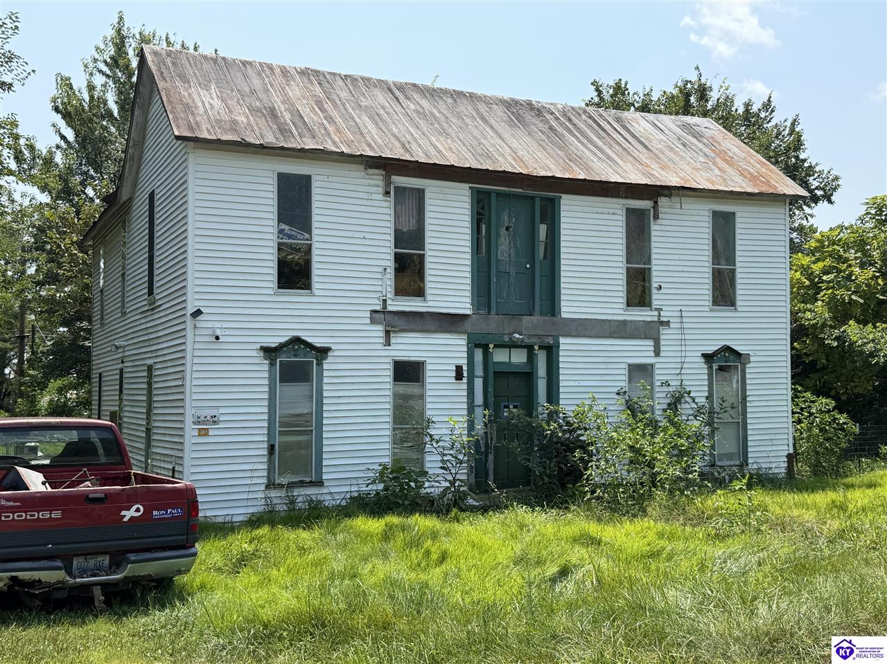 389 Main Street Property Photo 6