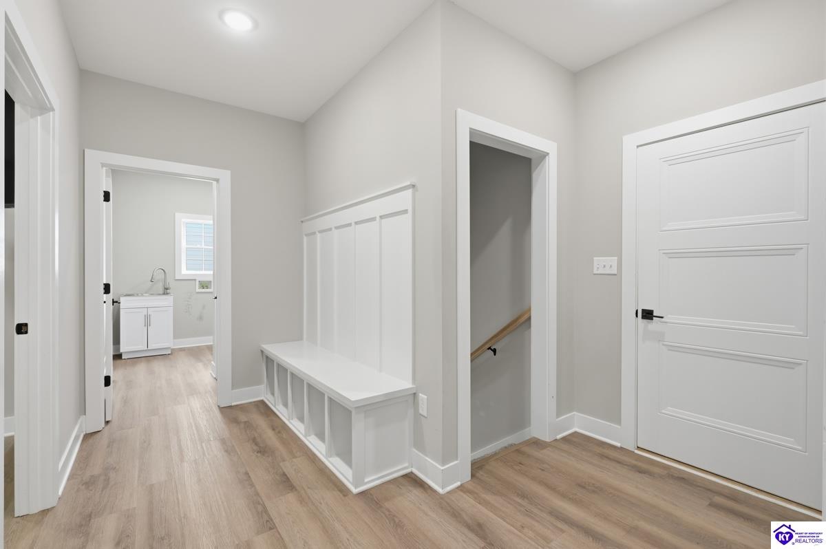 305 Summit Creek Drive Property Photo 14