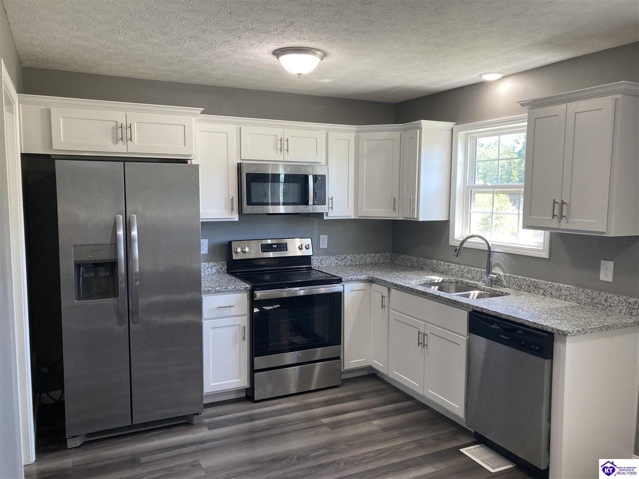 295/297 Palmetto Loop Property Photo 4