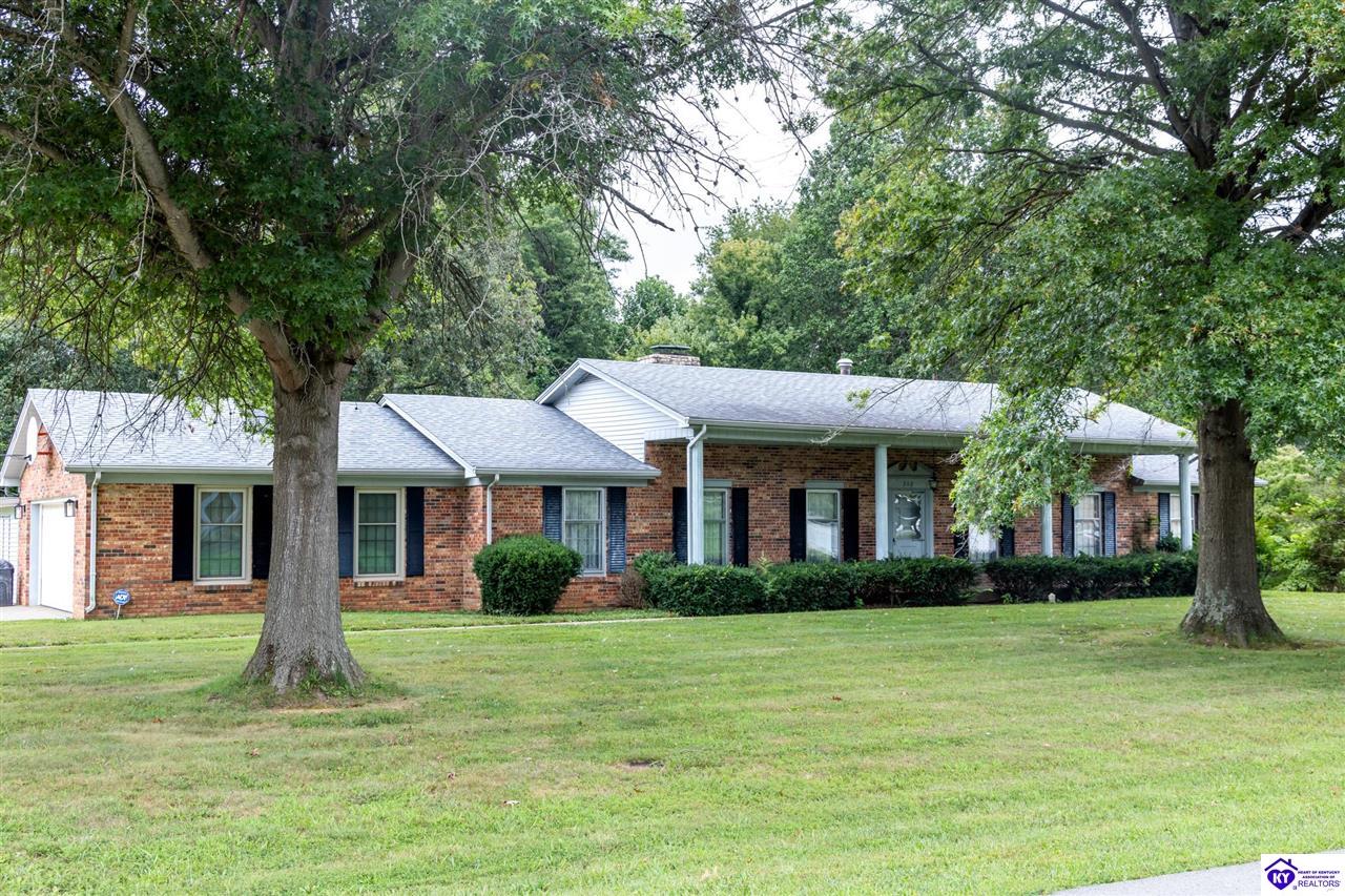 202 S Hillcrest Drive Property Photo 2