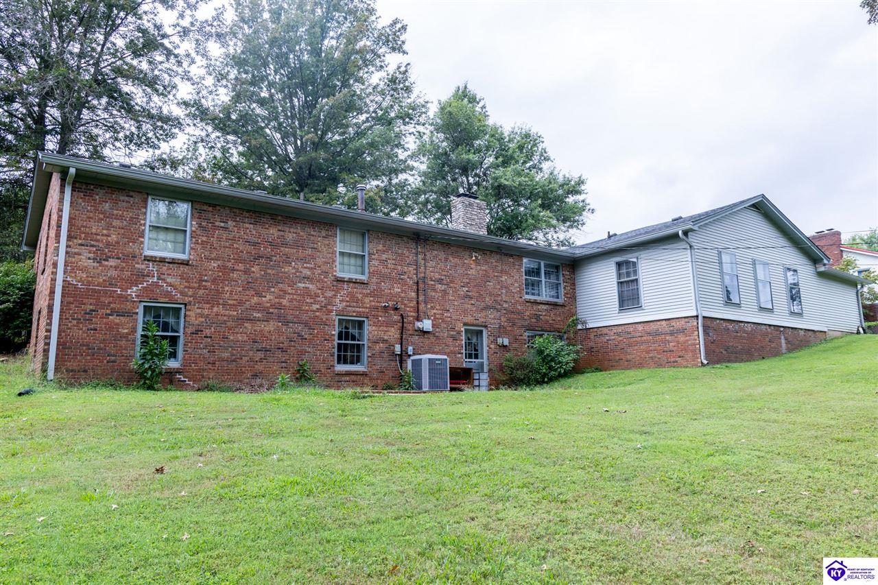 202 S Hillcrest Drive Property Photo 6