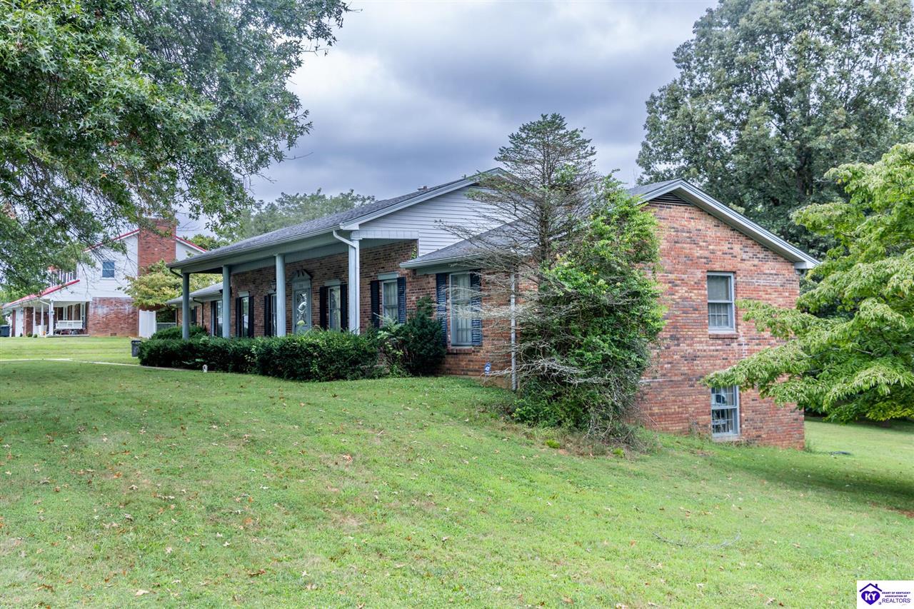 202 S Hillcrest Drive Property Photo 8