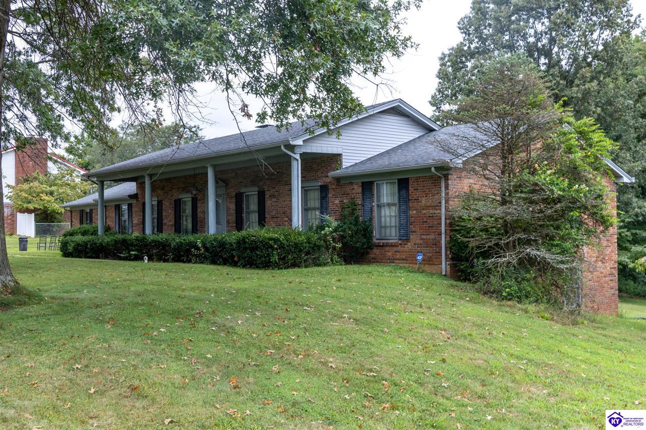 202 S Hillcrest Drive Property Photo 9