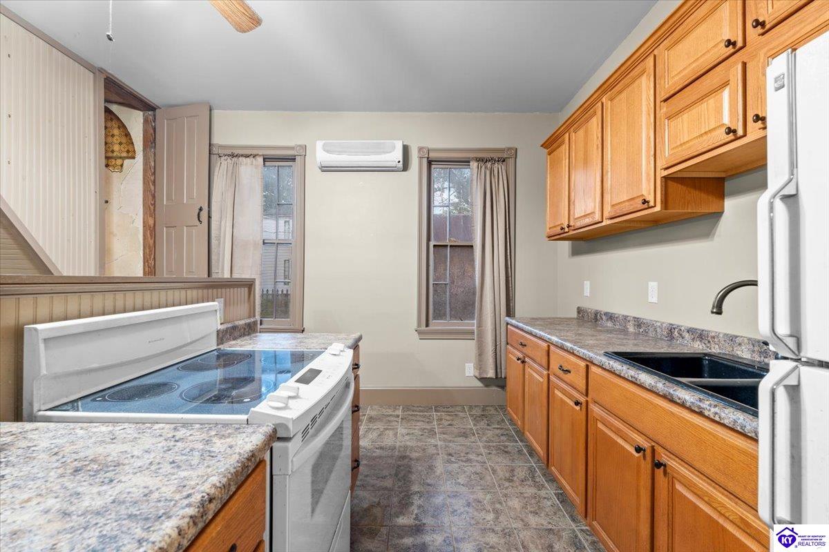 214 N Walnut Street Property Photo 13