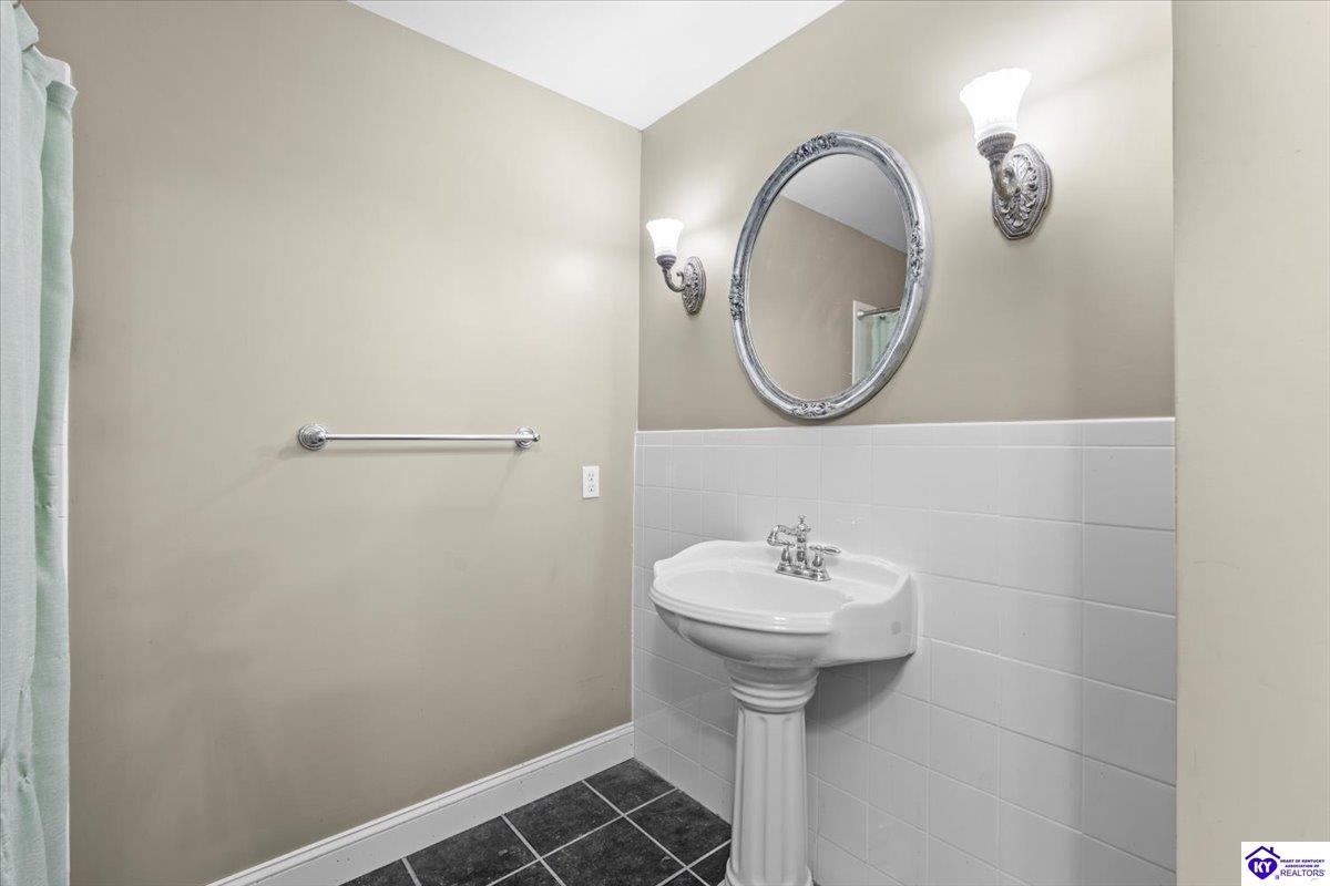 214 N Walnut Street Property Photo 15